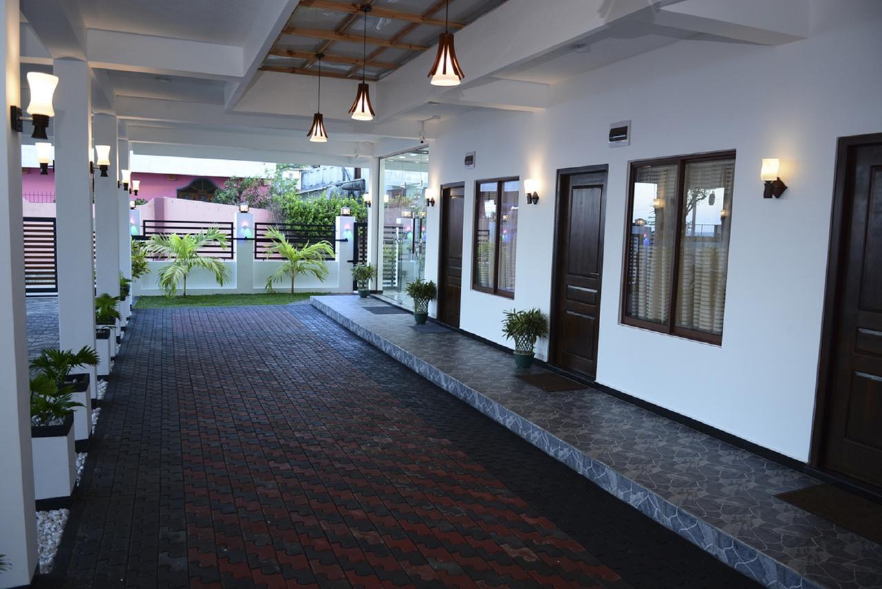 Liyonaa Beach Hotel Trincomalee Exterior photo